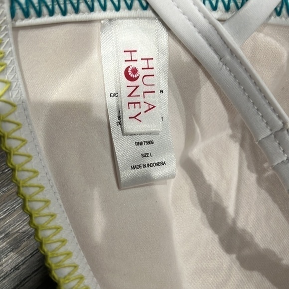 𝅺hula Honey bikini top. Size large. Worn once. - Picture 3 of 3